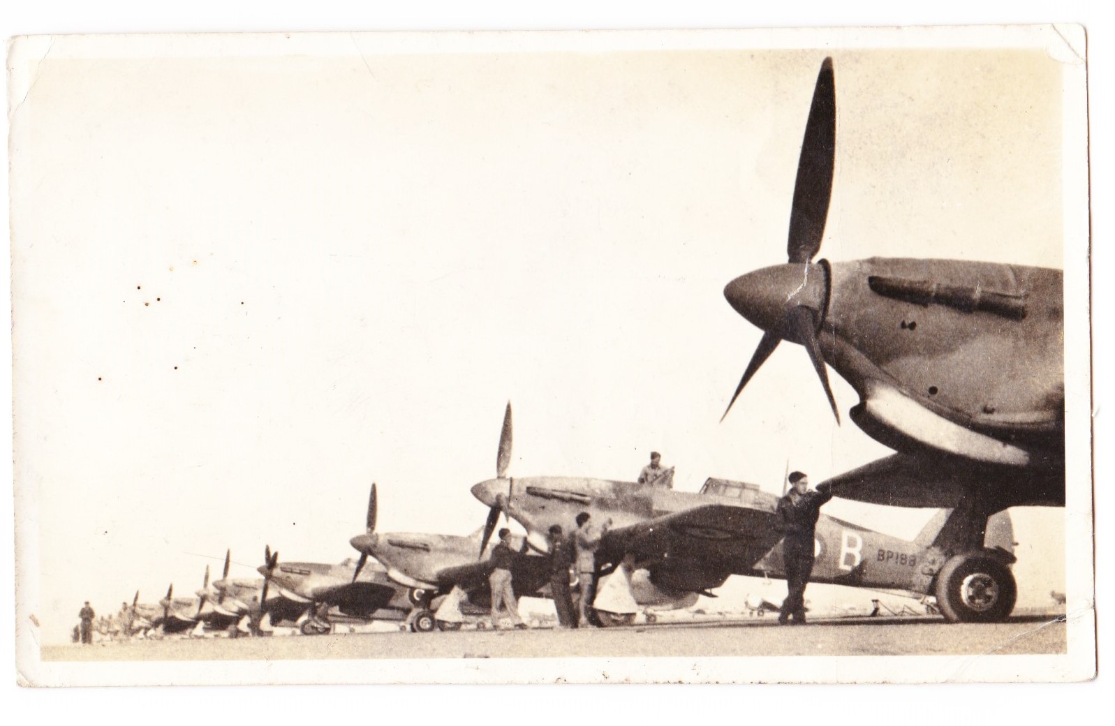 Intriguing Hurricane Photo - Aircraft WWII - Britmodeller.com